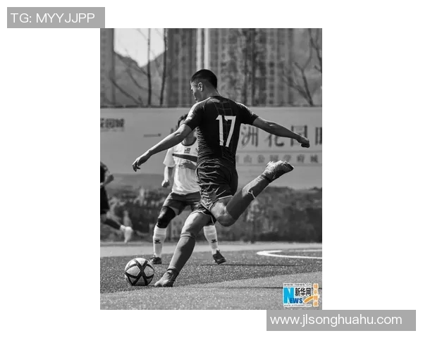 时尚与运动完美结合足球明星卫衣搭配指南让你成为街头焦点 时尚与运动完美结合足球明星卫衣搭配指南让你成为街头焦点