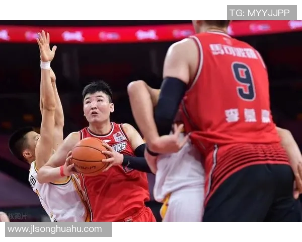 武汉篮球队与深圳篮球队赛后复盘分析球员个人能力的对比与启示 武汉篮球队与深圳篮球队赛后复盘分析球员个人能力的对比与启示